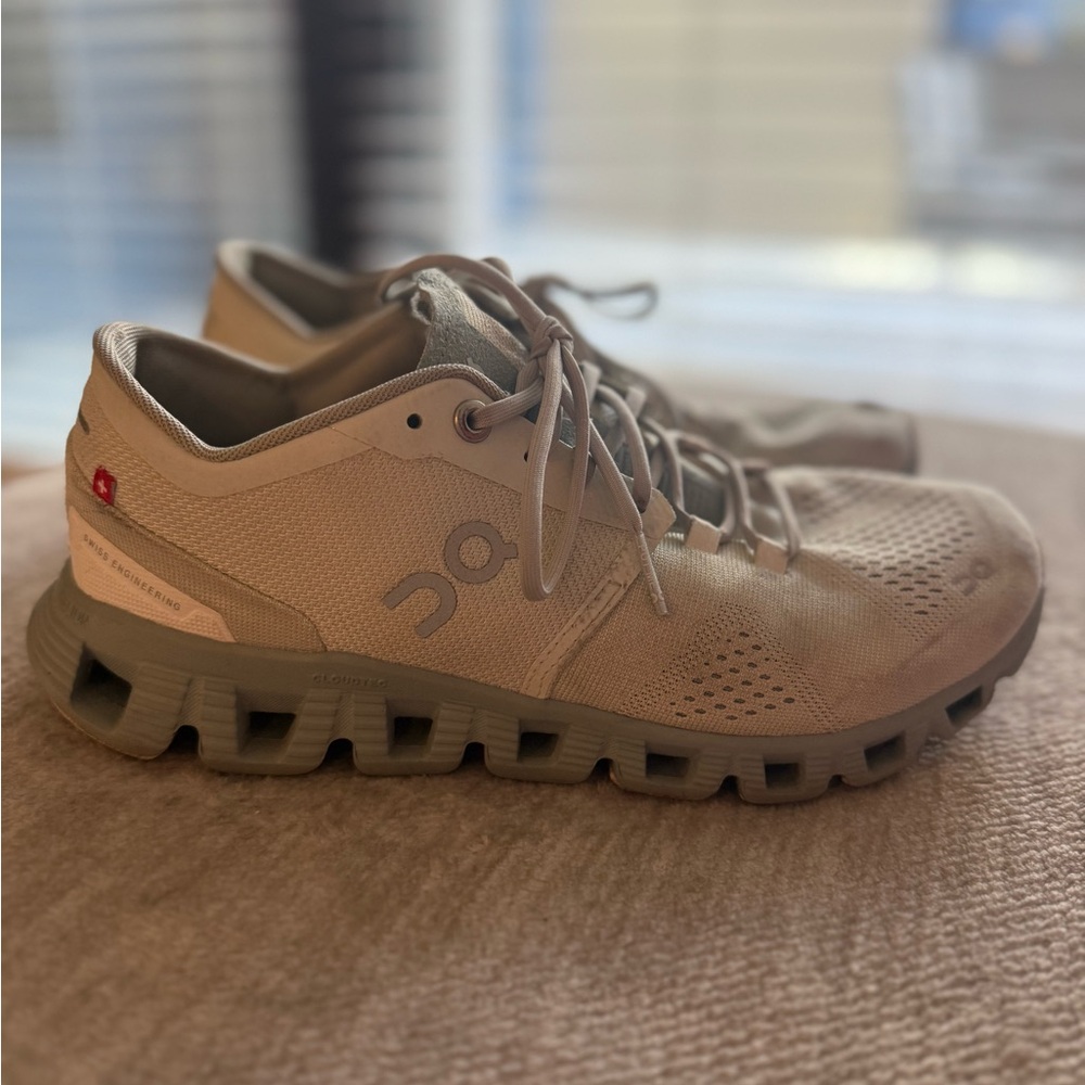 OnCloud Women's Athletic Shoes